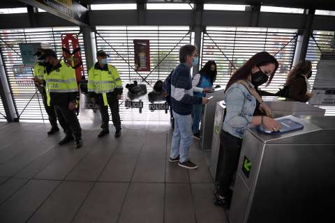 ¿Para cuántos pasajes de Transmilenio alcanza con el salario mínimo en 2025?