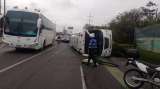 Bus escolar se volcó en la Autopista Norte de Bogotá