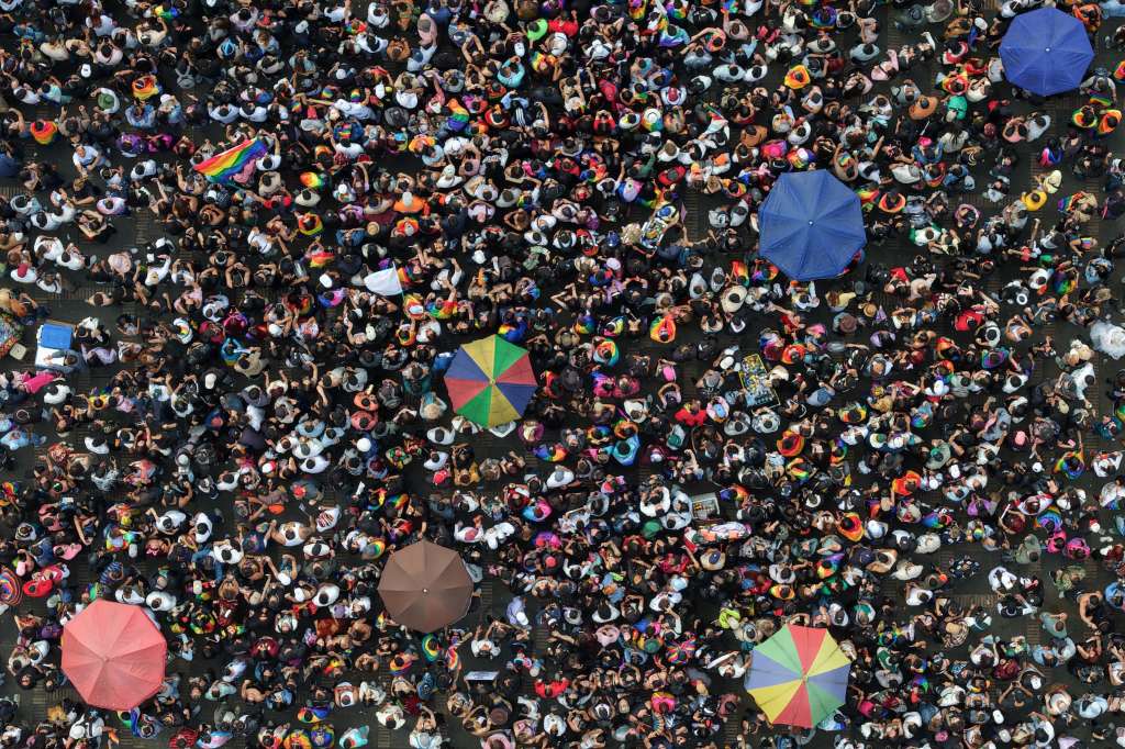 Cientos de personas asistieron a la edición 29 de la Marcha del Orgullo LGBTIQ+ de Bogotá.