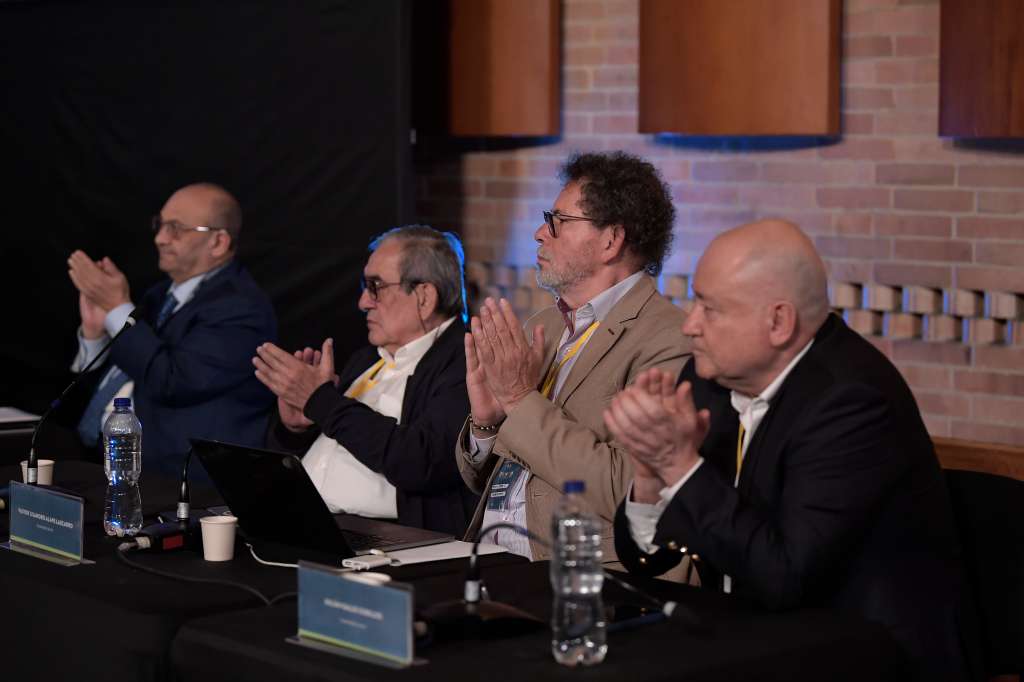 Espacio decisivo para evaluar el cumplimiento de los compromisos asumidos por los exjefes de las extintas FARC-EP (Julián Gallo, Pastor Alape, Jaime Alberto Parra), en el macrocaso 01 sobre secuestros, pero también para las primeras sanciones del tribunal.