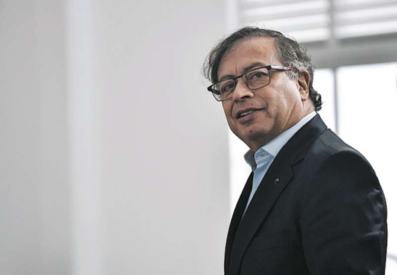 Gustavo Petro anunció que comenzará un programa piloto para instalar paneles solares en cinco barrios de Barranquilla.