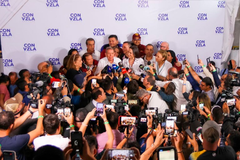 “Edmundo González obtuvo el 70 % de los votos”: Machado sobre resultados del CNE