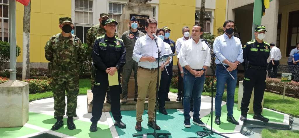 En el consejo de seguridad participaron el ministro de defensa, el director general de la Policía, el gobernador de Santander y los alcaldes del área metropolitana de Bucaramanga.