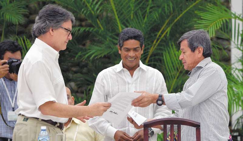 Al final del Gobierno Santos, en 2018, se instaló una mesa de diálogo con el Eln en Cuba. En 2019 Iván Duque rompió los diálogos con esta guerrilla.