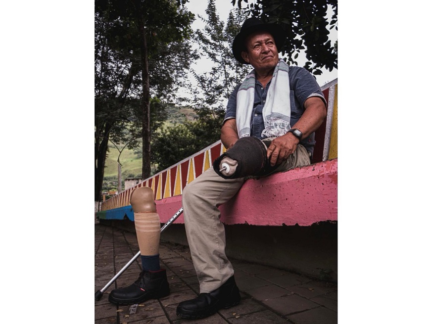 Héctor Antonio Guzmán tiene 62 años y vive en una vereda de Dabeiba. En 2003 fue víctima de una mina antipersonal instalada por las Farc.