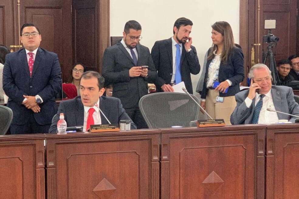Santiago Valencia, durante la ponencia de su proyecto de acto legislativo para que, de ahora en adelante, los delitos sexuales contra menores de edad no sean conexos a los crímenes políticos. A la iniciativa le falta un debate para ser realidad. / Vía Twitter oficial del senador.