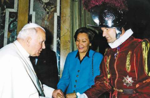 El asesinato del jefe de la guardia suiza del Vaticano