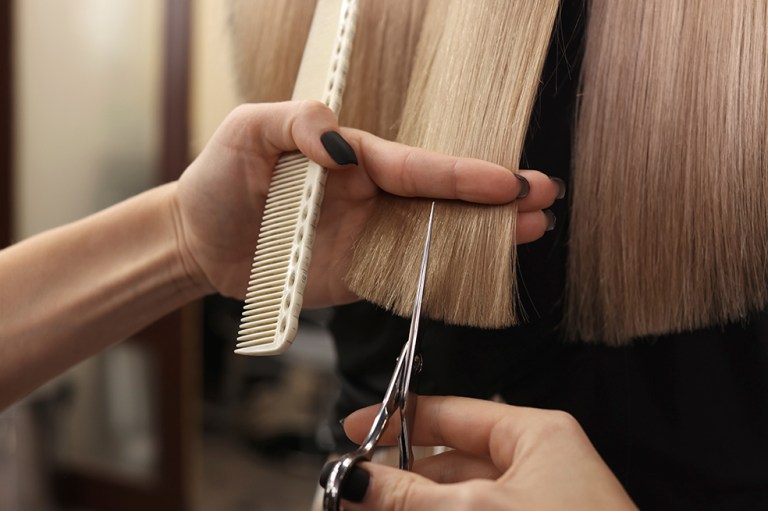 ¿Qué significa soñar que me corto el cabello?