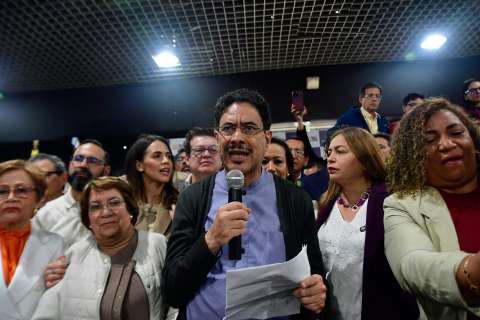 Lista la ponencia con la que el CNE discute participación de Iván Cepeda en la consulta