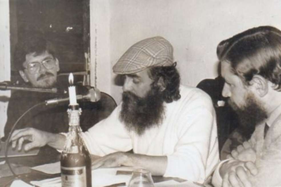 De izquierda a derecha: los poetas Gustavo Quesada, Hernando Socarrás y José Luis Díaz-Granados.