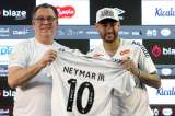 Neymar recibió su primera convocatoria con Santos tras su regreso a Brasil