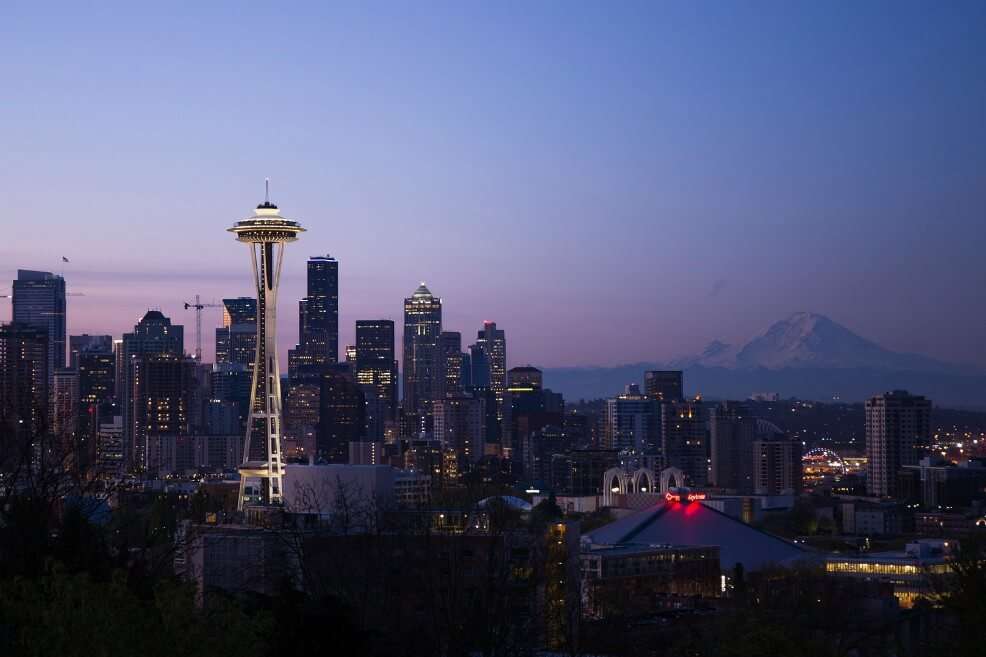 Tanto San Francisco como Seattle (en la imagen), las dos ciudades que lideran el crecimiento en innovación, presentan algunas de las peores situaciones de todo el país con respecto al incremento de población sin techo, de pobreza, de desigualdad y de aumento del coste de vida, especialmente de la vivienda. / Pixabay