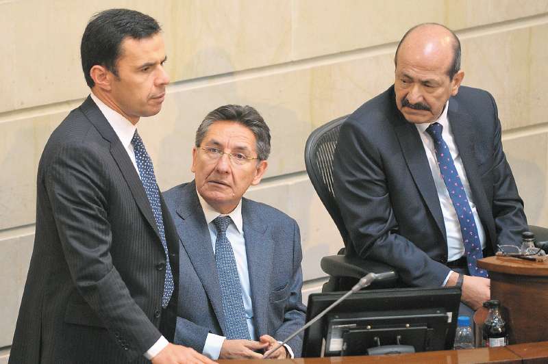 El ministro Guillermo Rivera (izq.), durante el debate en comisiones primeras conjuntas de la JEP. / Archivo El Espectador