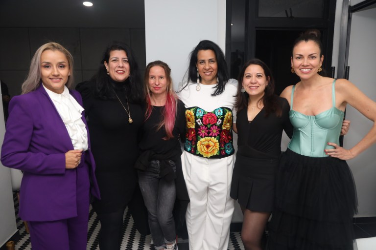 Celebración de cumpleaños de María I. Ramírez cromos