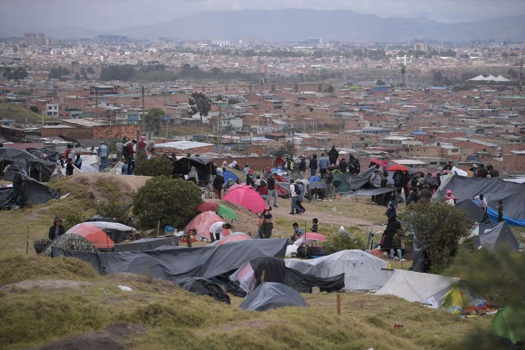 Alrededor de 1.500 familias se tomaron un predio privado en el barrio Villa Gloria, en Ciudad Bolívar, para exigirle al Distrito un techo digno y respuesta a las necesidades que produjo la pandemia del Covid-19.