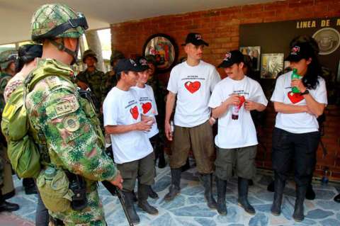 Cada 7 horas un guerrillero abandona las armas