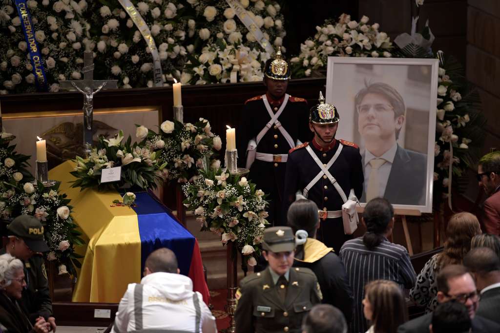 Homenaje al senador y precandidato presidencial Miguel Uribe Turbay en el salón Elíptico del Capitolio Nacional, sede del Congreso de la República.