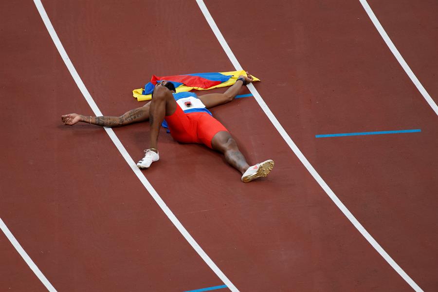 Anthony Zambrano después de la prueba de los 400 metros.