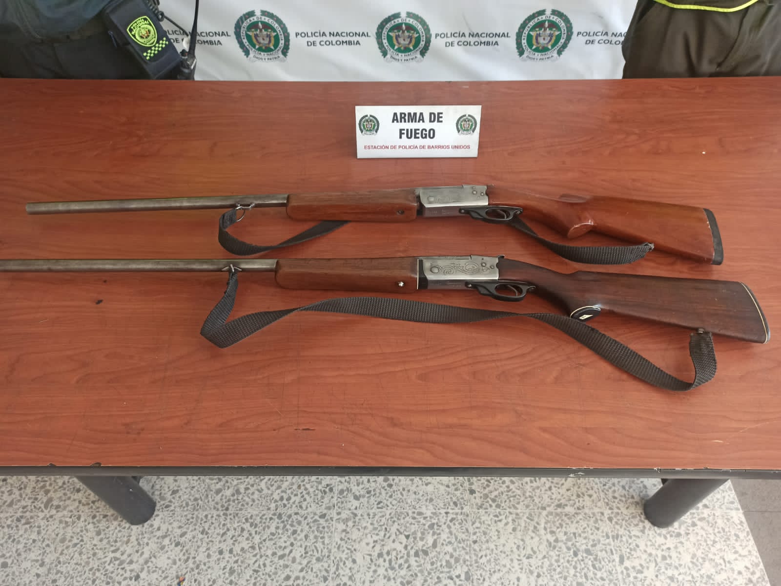 Las armas de fuego se encontraban escondidas en una bolsa abandonada en el interior de un bus del Sitp.