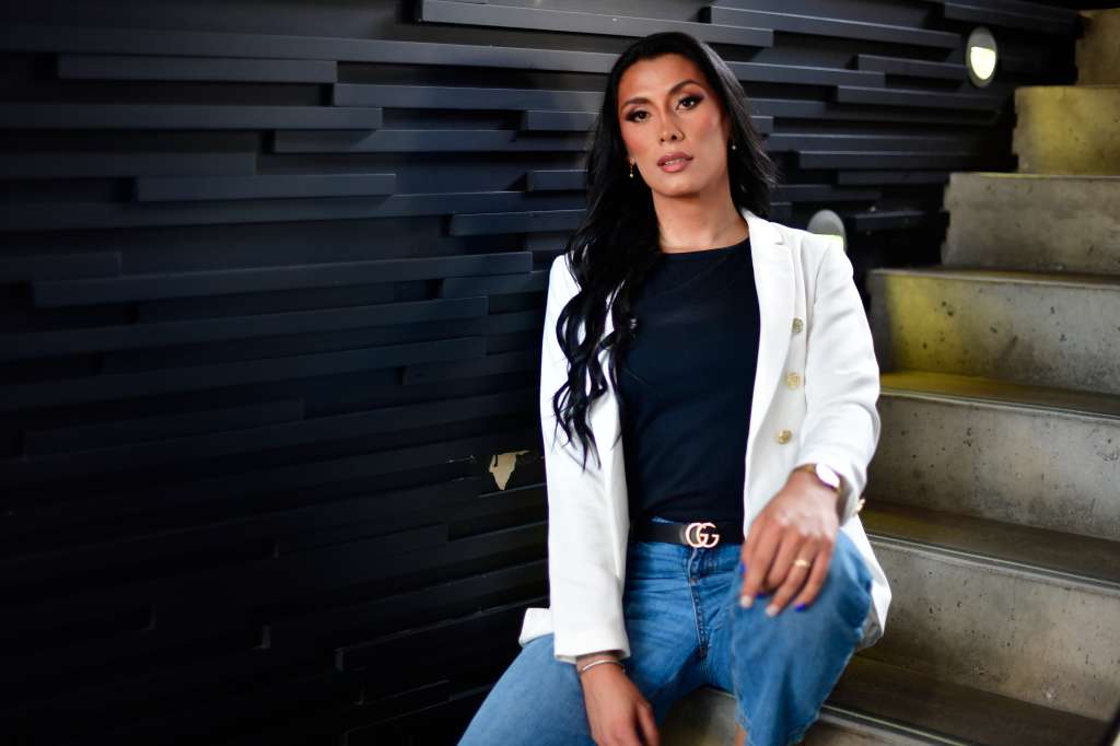Mujer transgénero que ha trabajado con entidades del estado colombiano por el desarrollo y ejecución de políticas públicas