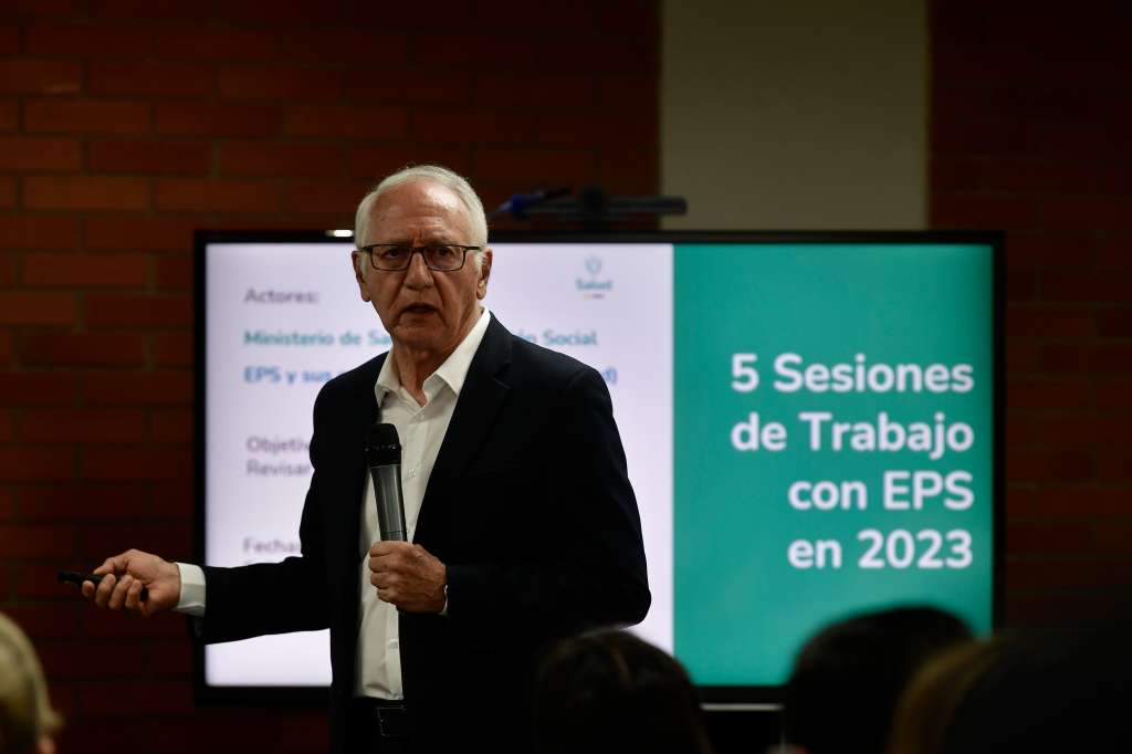 Ministro de Salud durante la instalación de la mesa de trabajo ordenada por la Corte Constitucional para ajustar la Unidad de Pago por Capitación (UPC) de 2024, declarada previamente insuficiente.