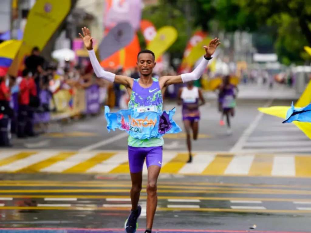 El etíope Gossa Challa conquistó los 42 kilómetros de la Maratón de Cali 2026.