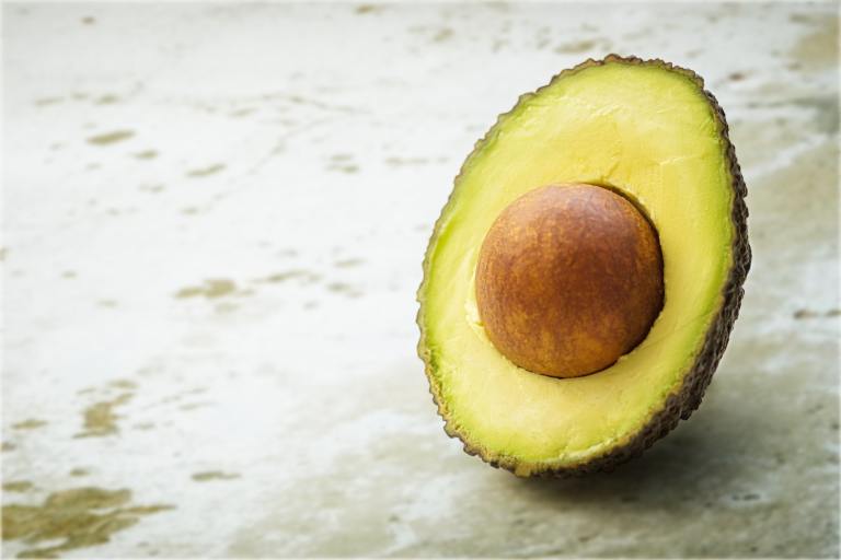 Con solo cuatro ingredientes aprende a preparar un pudín de aguacate “hass”