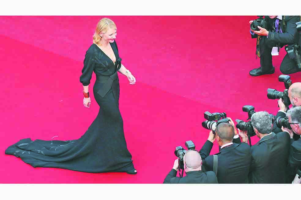 Kate Blanchet, quien actúa en la película “Carol”, en la alfombra roja del Festival de Cannes. /EFE