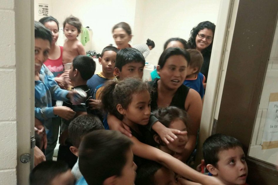 El centro donde se alojan jóvenes y niños indocumentados en San Antonio, Texas