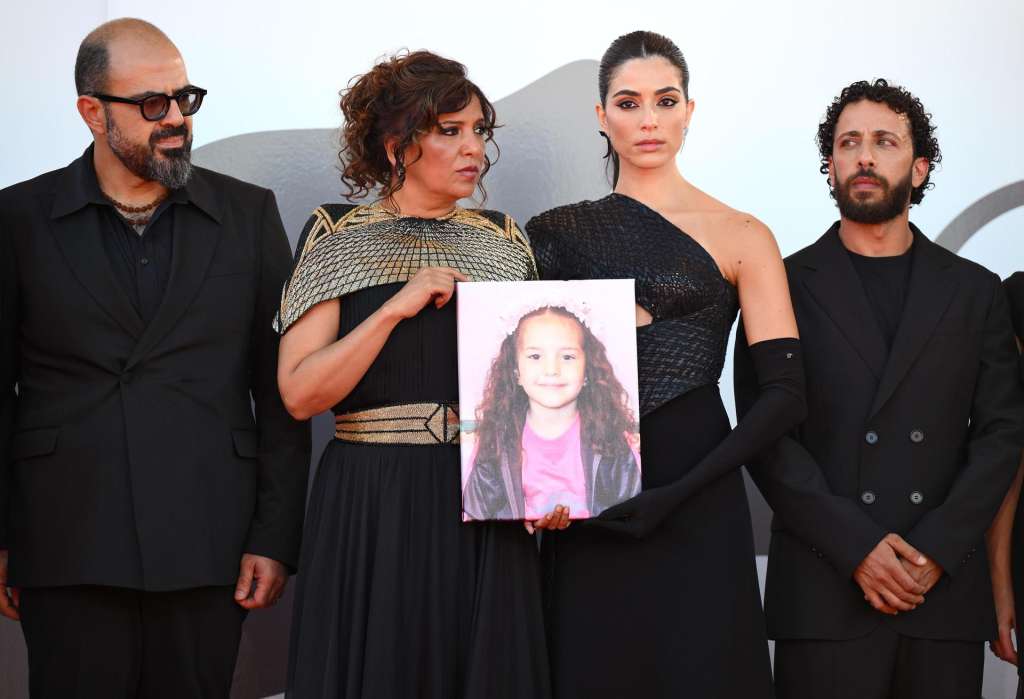 VENICE (Italy), 03/09/2025.- (L-R) Palestinian actor Amer Hlehel, Tunisian director Kaouther Ben Hania, Jordanian-Canadian actor Saja Kilani, Palestinian actor Motaz Malhees display a picture of Hind Rajab as they arrive for the premiere of 'The Voice of Hind Rajab' at the 82nd Venice Film Festival in Venice, Italy, 03 September 2025. The 82nd Venice Film Festival runs from 28 August to 06 September 2025. (Cine, Cine, Italia, Venecia) EFE/EPA/ETTORE FERRARI