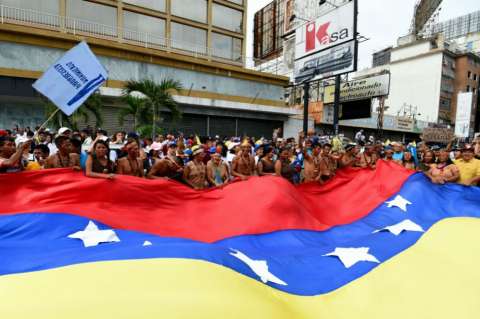 Oposición venezolana y chavismo, de nuevo a las calles por revocatorio contra Maduro