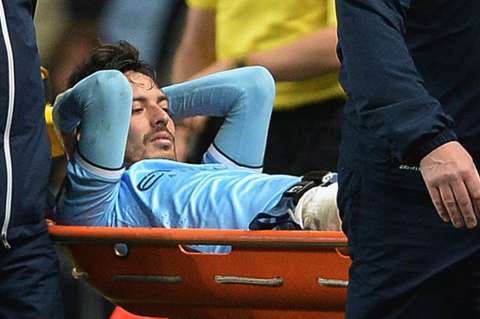 David Silva sufrió una lesión que preocupa en España