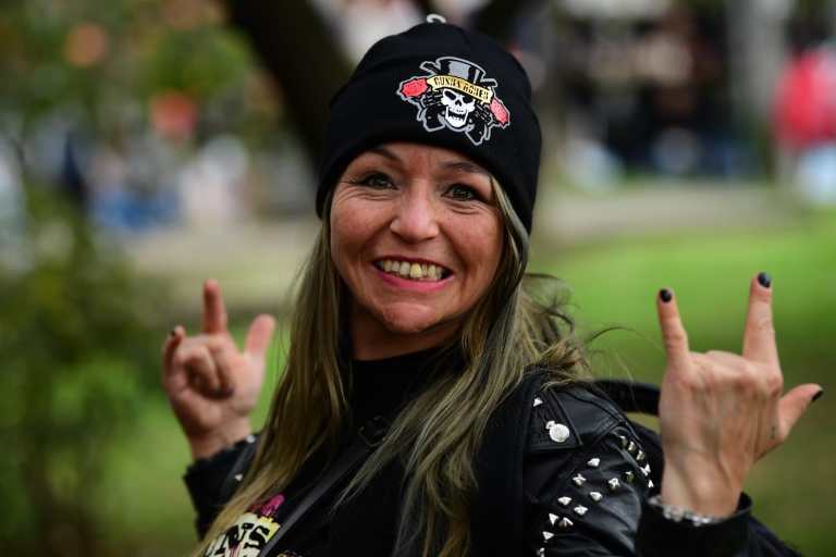 Miles de seguidores se preparan para disfrutar del concierto de la mítica banda de rock.