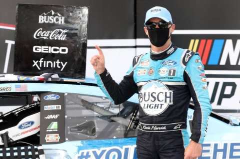 Nascar regresó a puerta cerrada