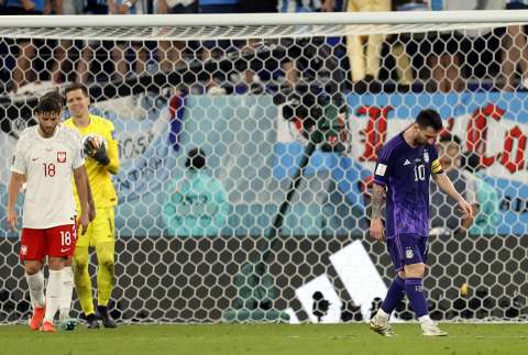 Arquero de Polonia apostó con Messi en pleno partido, ¿cuánto y quién ganó?
