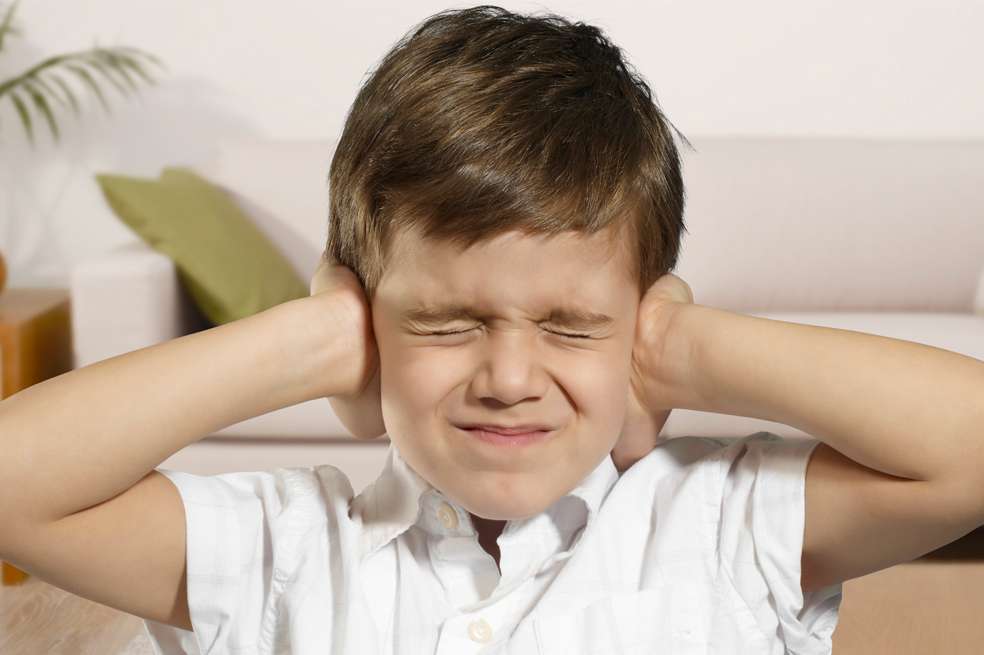 Hiperacusia en niños. enfermedad, padecimiento.