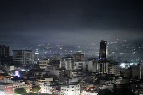 Periodistas identifican 77 muertos tras ataques de EE. UU. en Venezuela