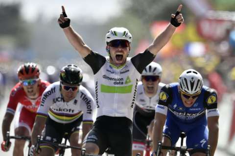 Mark Cavendish ganó el sprint en Utah Beach y es el primer líder del Tour
