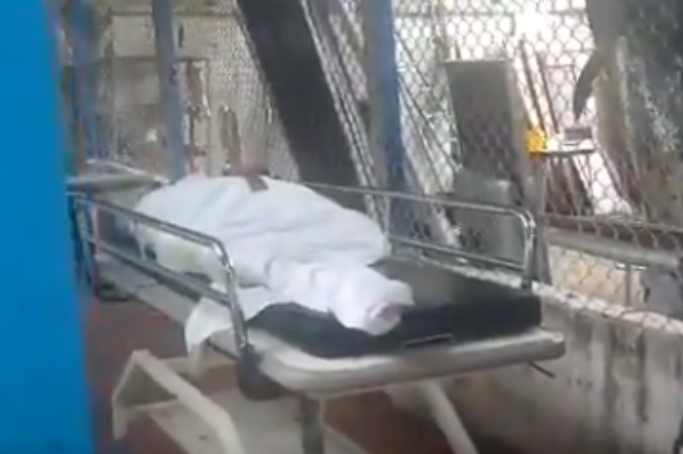 Según la denunciante se dio cuenta de esto mientras esperaba que le entregaran las pruebas de COVID-19 de su padre.