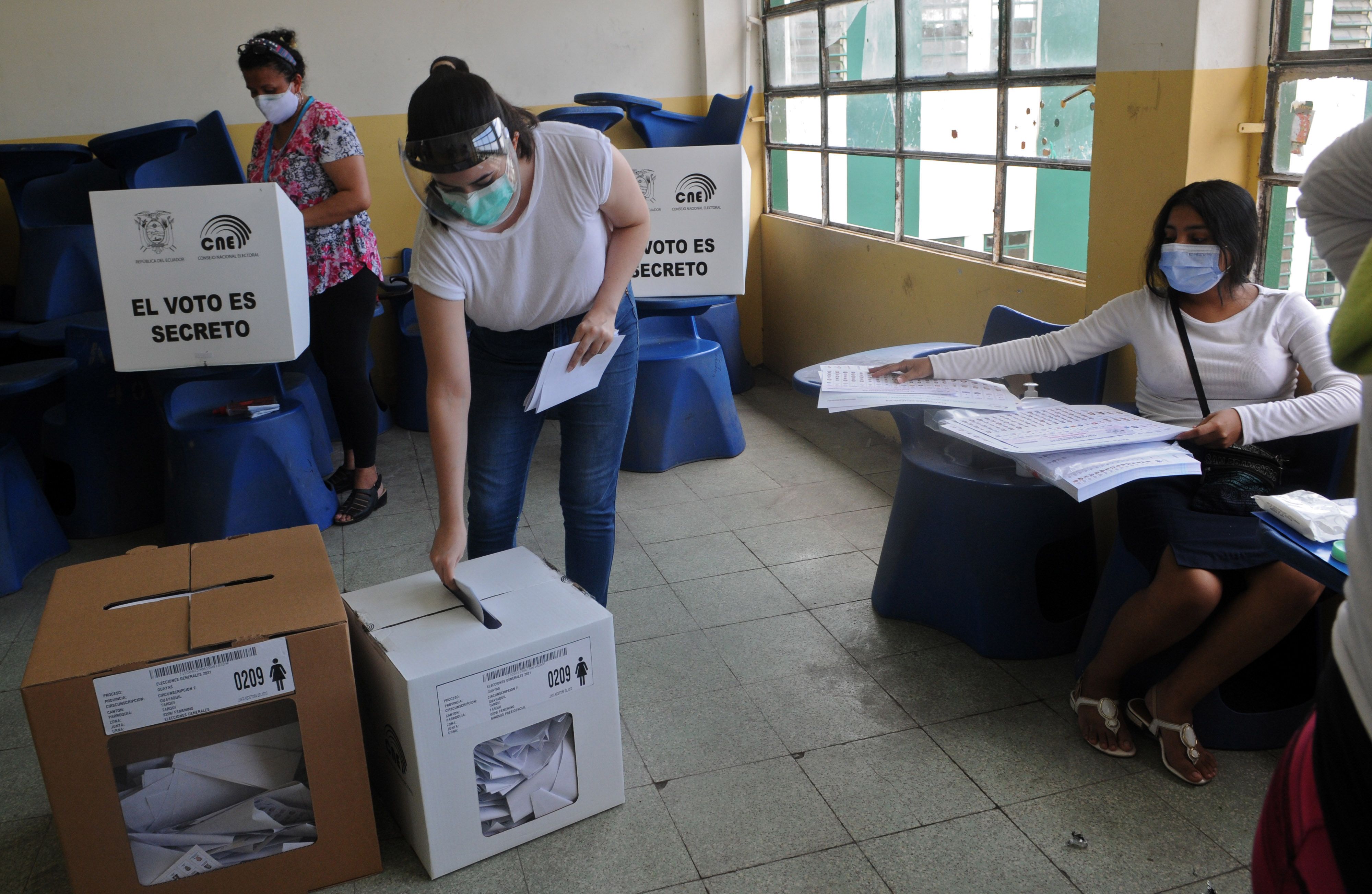 El conteo de los votos se lleva a cabo con lentitud para evitar imprecisiones en los resultados.