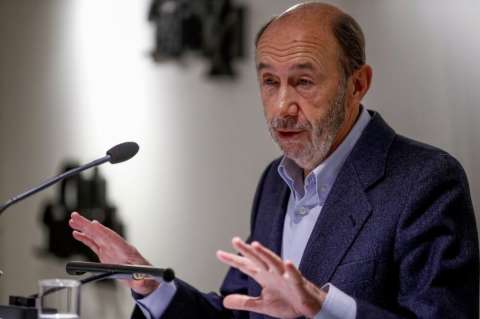 Fallece el dirigente socialista español Alfredo Pérez Rubalcaba