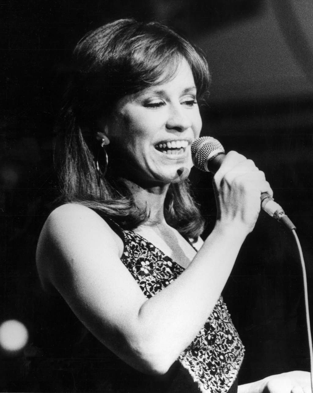 SAO PAULO (BRASIL), 06/06/2023.- Fotografía archivo (julio 1982), de la cantante brasileña Astrud Gilberto, conocida por ser una de las voces que internacionalizó la "bossa nova" en la época de los 60, que ha fallecido este martes a los 83 años. EFE
