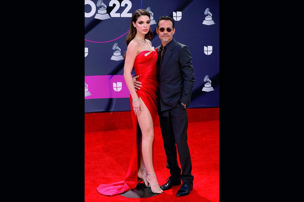 En la gala de  los Latin Grammy 2022, Marc Anthony, quien recibió el galardón en la categoría 'Mejor Álbum de Salsa', agradeció a su novia por hacerlo feliz.