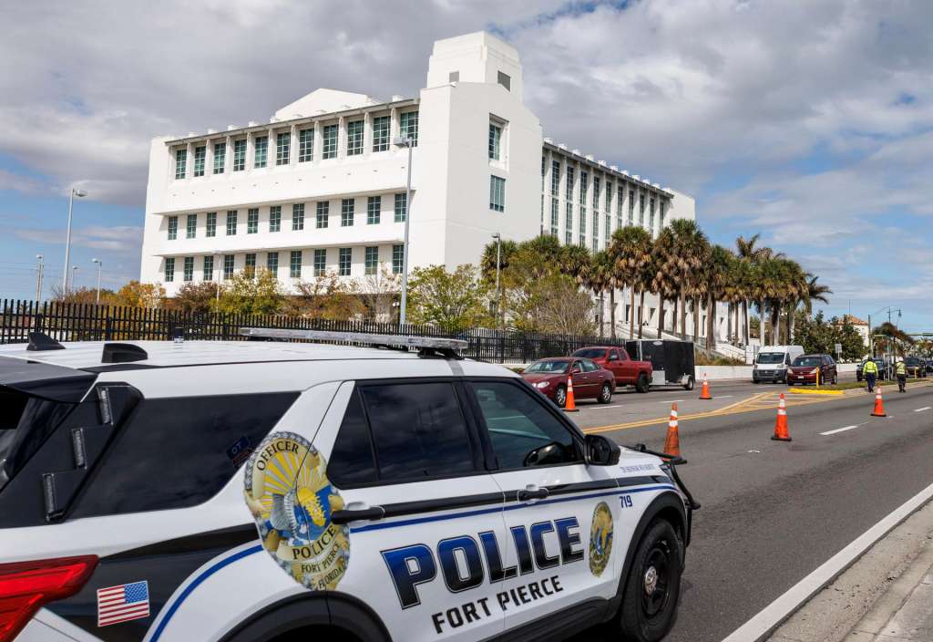 FORT PIERCE (United States), 04/02/2026.- A Fort Pierce police car passes in front of the Alto Lee Adams Sr. US Courthouse as the sentencing hearing of Ryan Routh takes place in Fort Pierce, Florida, USA, 04 February 2026. Routh was convicted in 2025 on multiple charges related to the attempted assassination of Donald Trump at a Florida golf course in 2024. The judge will hear final arguments, victim statements, and then decide his punishment, which could include life in prison given the severity of the crimes. EFE/EPA/CRISTOBAL HERRERA-ULASHKEVICH