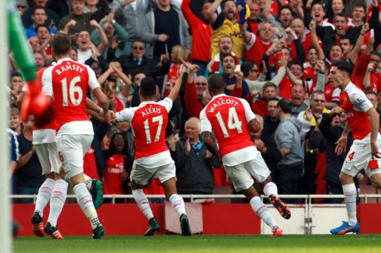 Alexis y Özil lideran la goleada del Arsenal al United