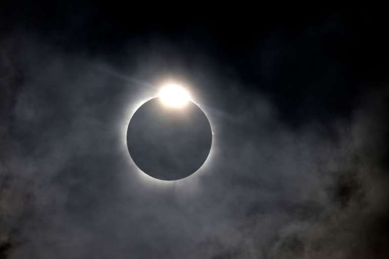 Luego, se presentaron unas franjas de sombra, que son largas y oscuras. Se caracterizan por moverse muy rápido y estar separadas por espacios blancos.