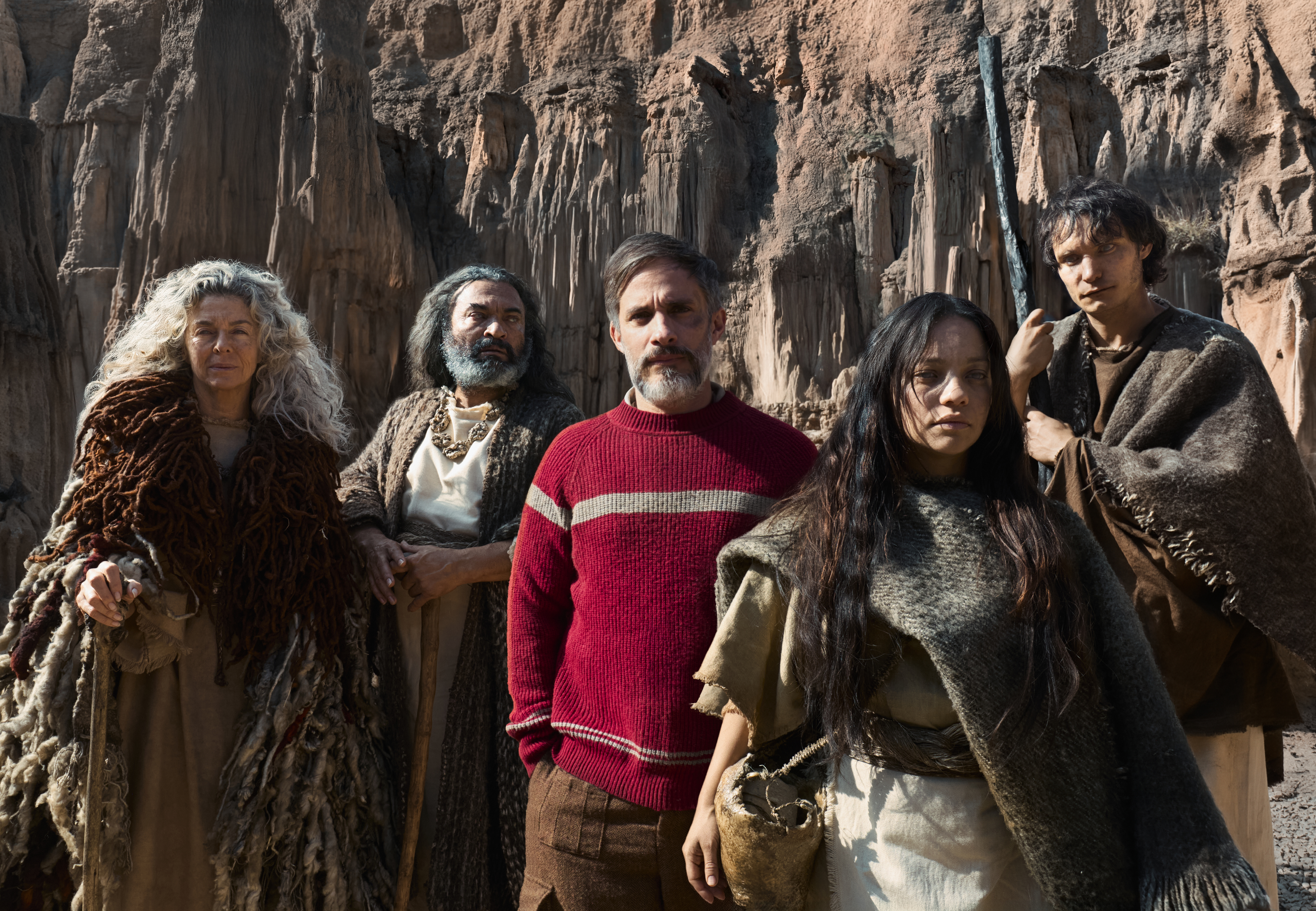 Elenco de "En El Valle De Las Sombras", de izquierda a derecha: Margarita Rosa de Francisco, Diego Vásquez, Gael García, Natalia Reyes, Claudio Cataño.