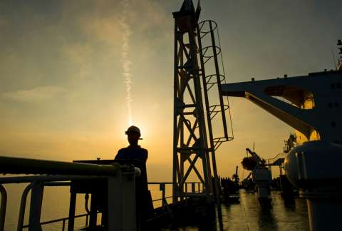 El petróleo sube al incrementarse las tensiones en Oriente Medio