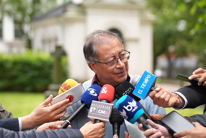 El presidente Gustavo Petro dio declaraciones a los medios en Estocolmo, en donde anunció que no asistiría a la cumbre de paz en Suiza.