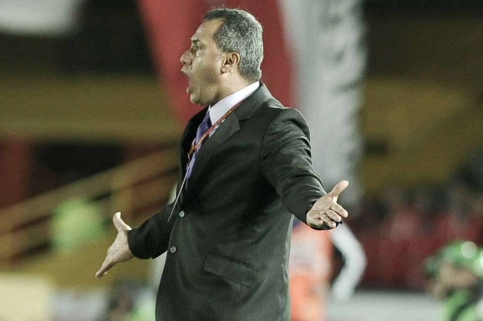 Hernán Torres, técnico de Millos, en el partido frente a Santa Fe. / Gabriel Aponte